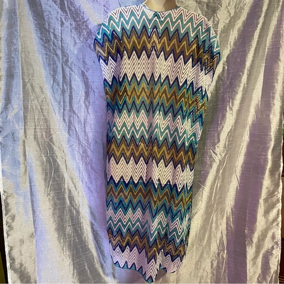 Long Lacy vest style beach cover up,easy to pack,lots of coverage. Pretty colors - Picture 3 of 7